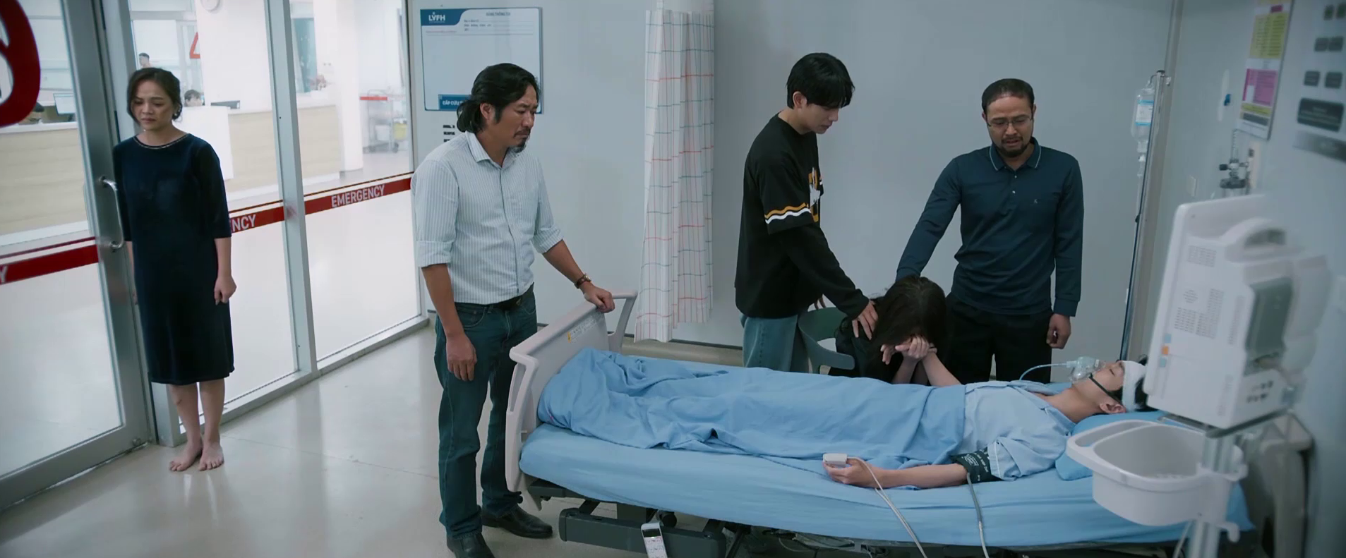 'Cha tôi, người ở lại' tiếp tục có 'sạn', khán giả ngán ngẩm: 'May quá, phim chỉ còn tập cuối!' - Ảnh 2.