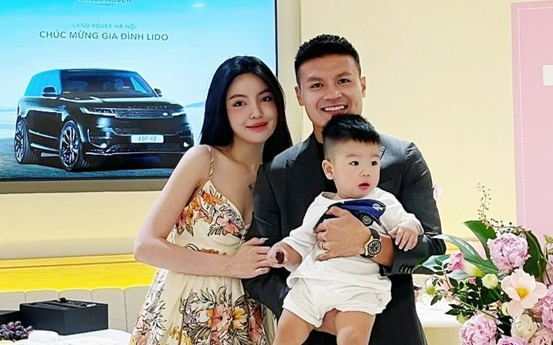 Chu Thanh Huyền chính thức lên tiếng về nghi vấn bầu lần 2 với Quang Hải Chu Thanh Huyền chính thức lên tiếng về nghi vấn bầu lần 2 với Quang Hải