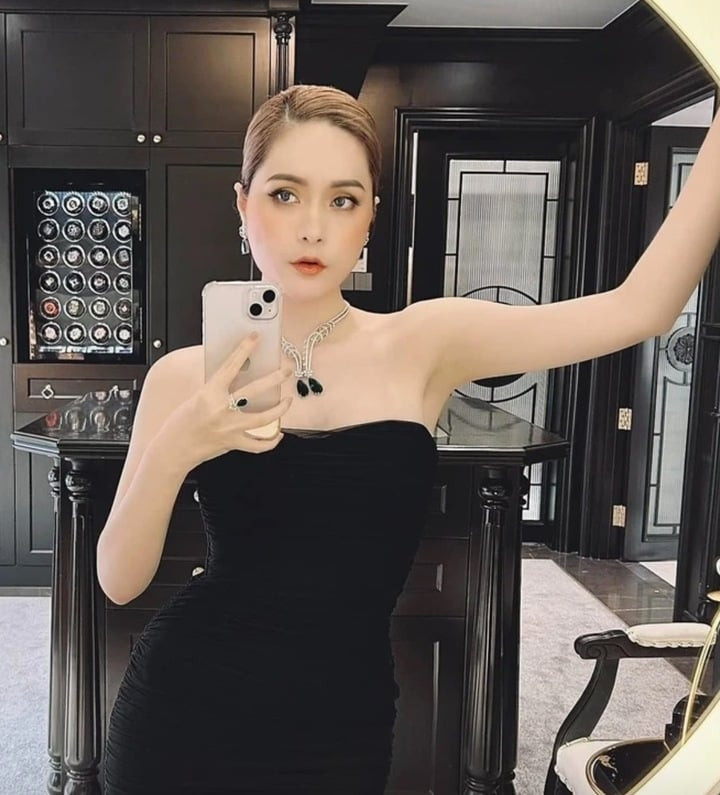 Cô có cuộc sống xa hoa sau khi kết hôn.