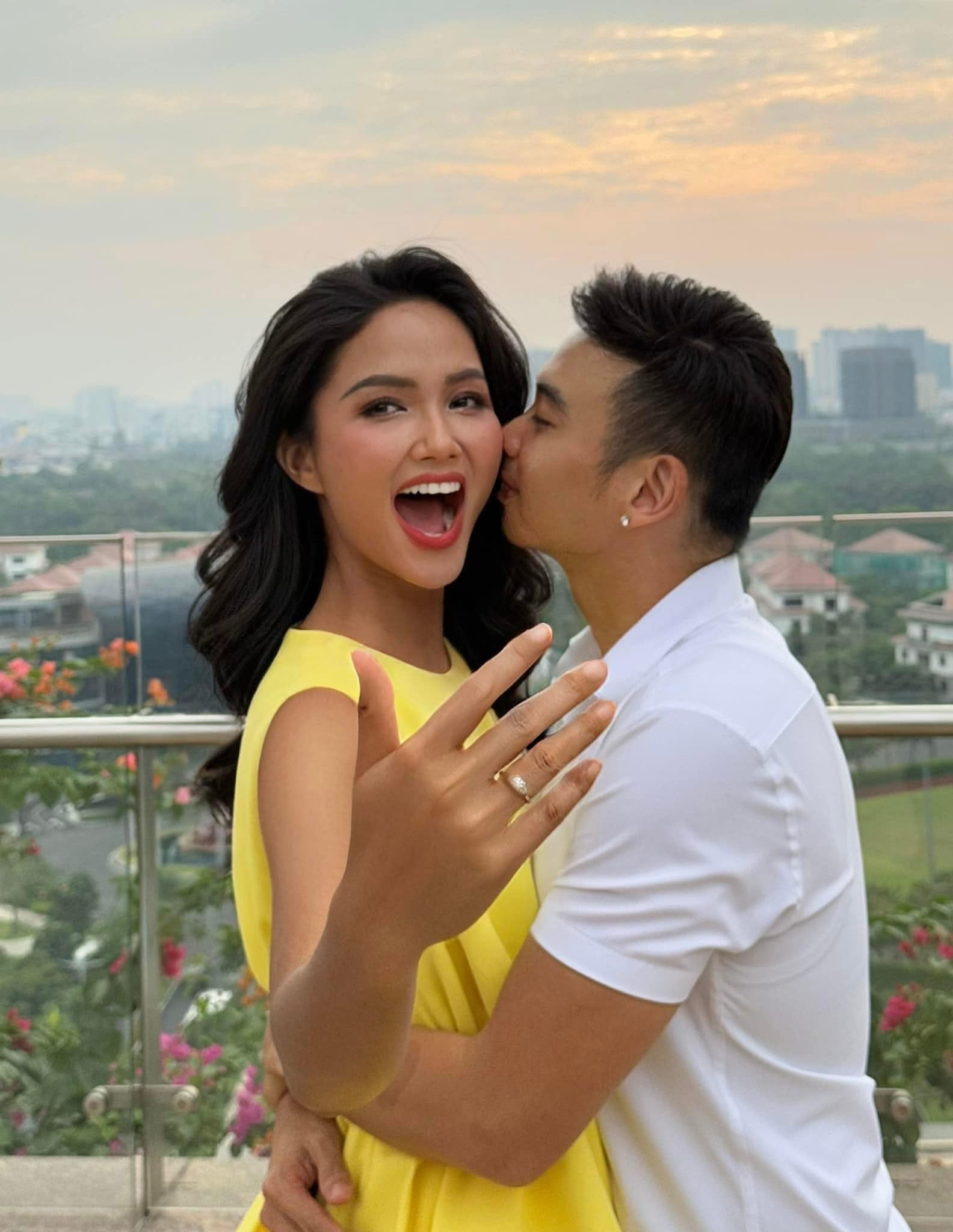 HOT: H'Hen Niê mang thai 4 tháng với ông xã nhiếp ảnh gia? HOT HHen Niê có con đầu lòng 4 tháng với ông xã nhiếp ảnh gia