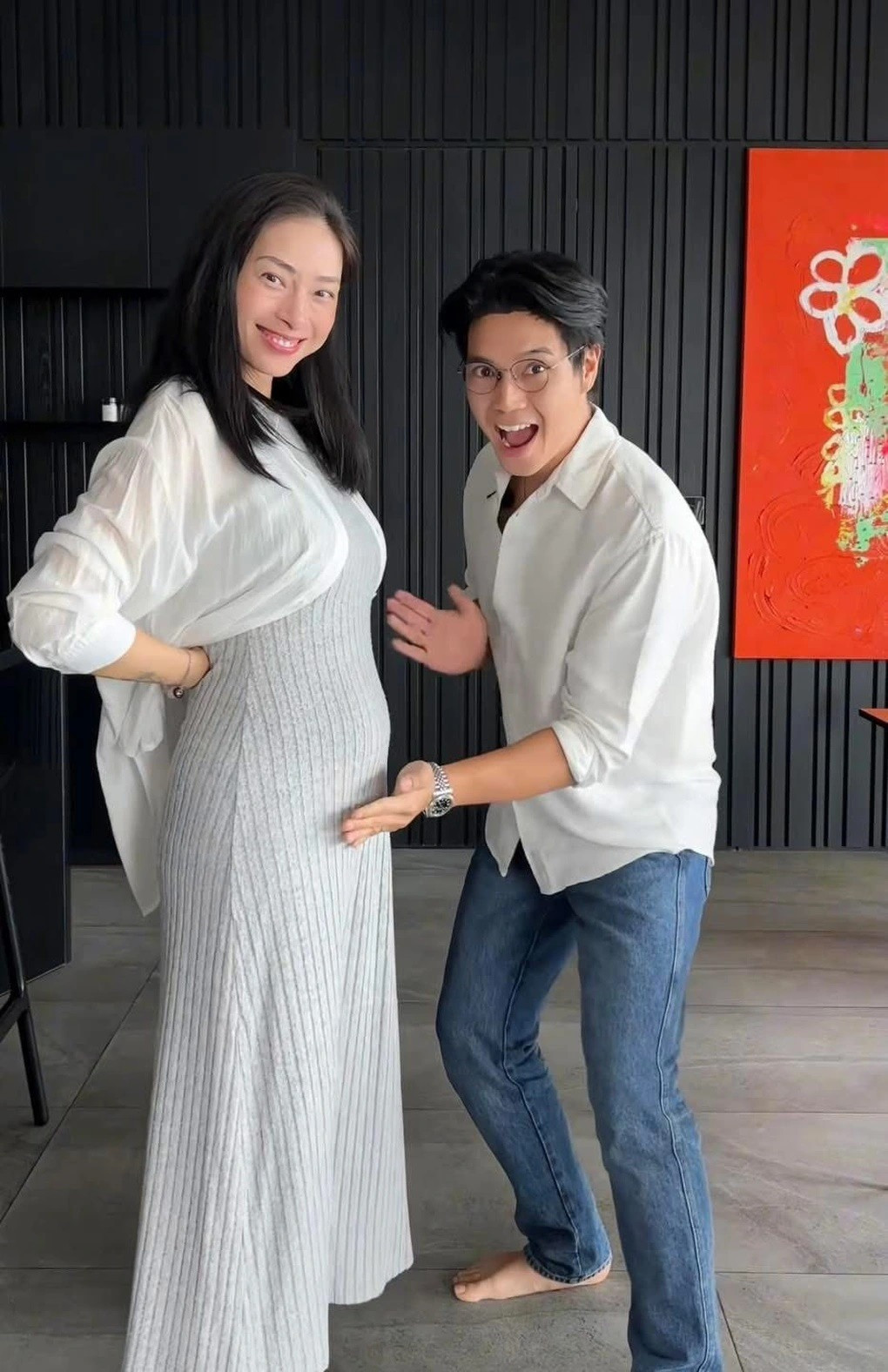 Loạt hành động tinh tế của chồng Ngô Thanh Vân khi chăm vợ bầu