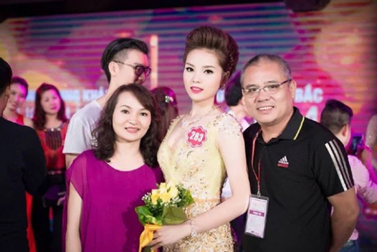 Mẹ ruột hoa hậu quê Nam Định sở hữu 2 vương miện: Tuổi U60 vẫn trẻ đẹp và ngập tràn năng lượng tích cực