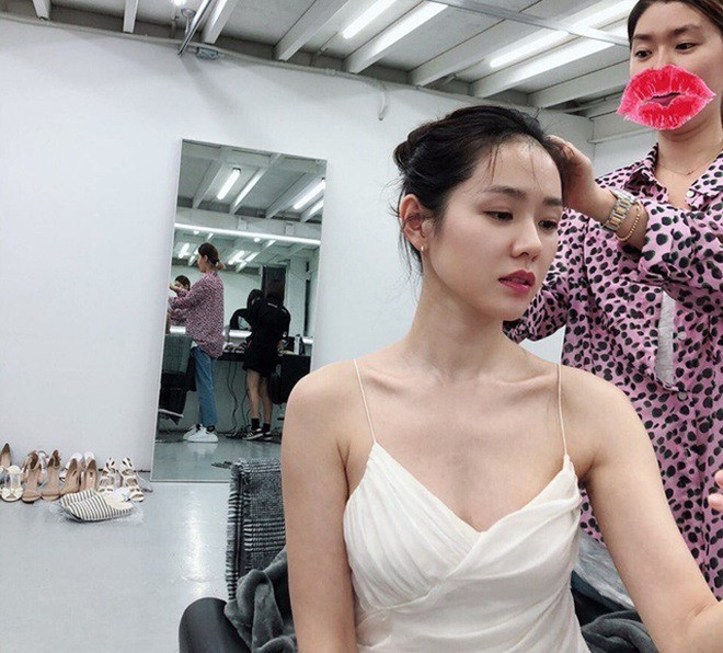 Son Ye Jin khoe vóc dáng cực quyến rũ bảo sao Hyun Bin không mê mệt