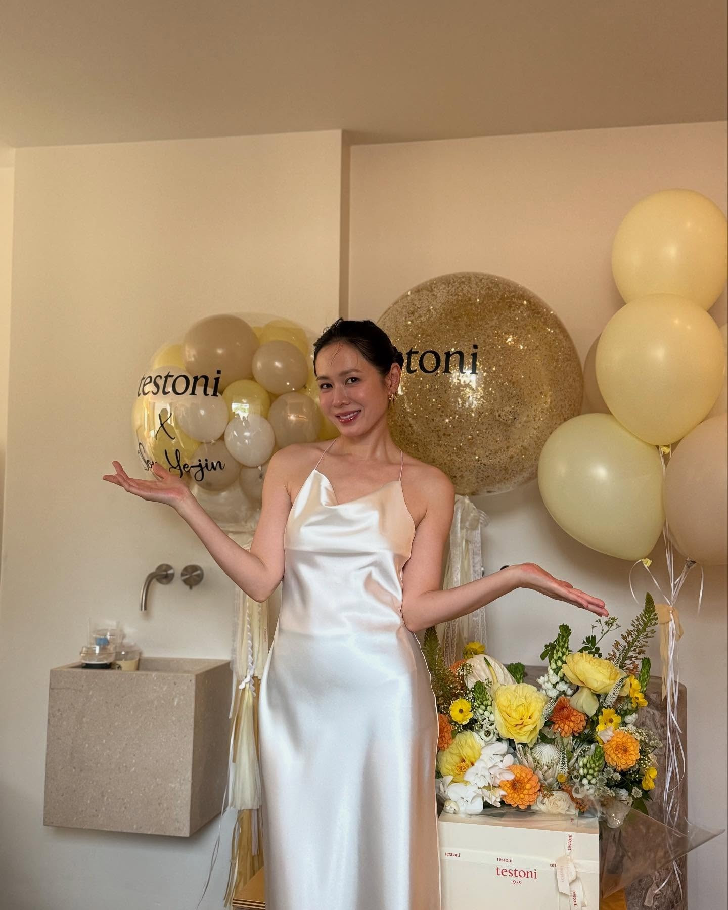 Son Ye Jin khoe vóc dáng cực quyến rũ bảo sao Hyun Bin không mê mệt