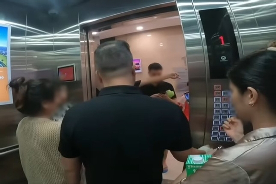 Vụ gia đình PTTC đòi tai nghe: Dân mạng 'đào' lại loạt tình huống gây tranh cãi