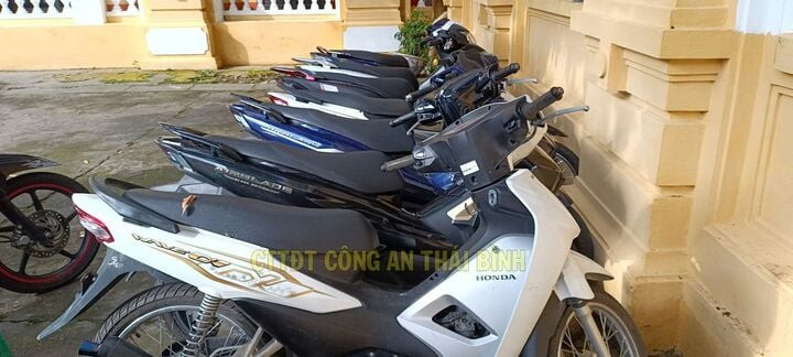 31 thanh niên cầm kiếm hẹn nhau hỗn chiến trên đường phố ở Thái Bình - 2