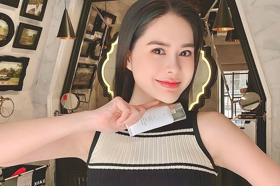 Bất ngờ với số tiền vợ chồng Đoàn Di Băng thu về khi bán 1.652 tuýp kem chống nắng giả