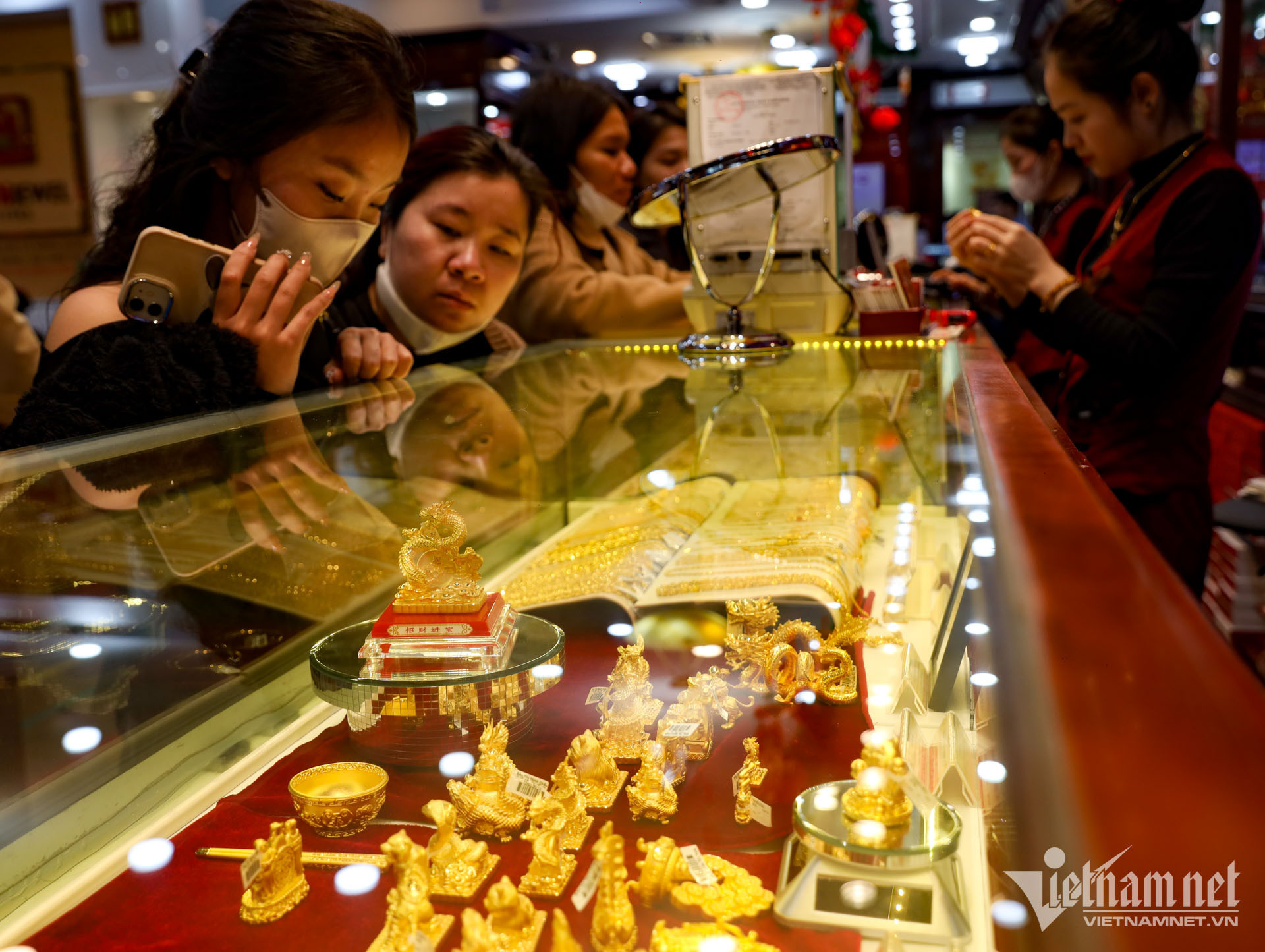 san giao dich vang.jpg