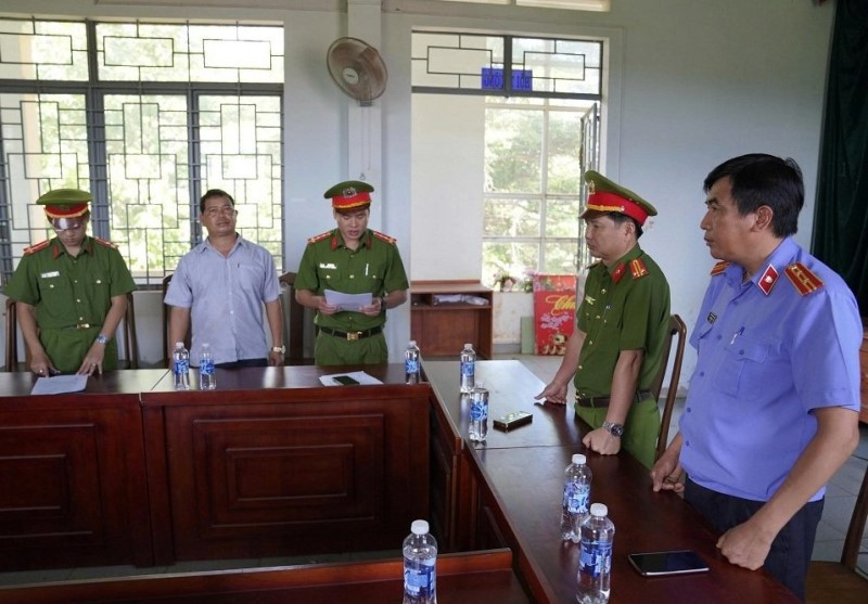 Cán bộ bị khởi tố 3.jpg