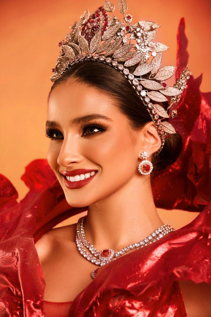 Người mang Miss Charm từ giấc mơ nhỏ bé trở thành sứ mệnh gã khổng lồ Hoa hau Cam Xuc 01.jpg