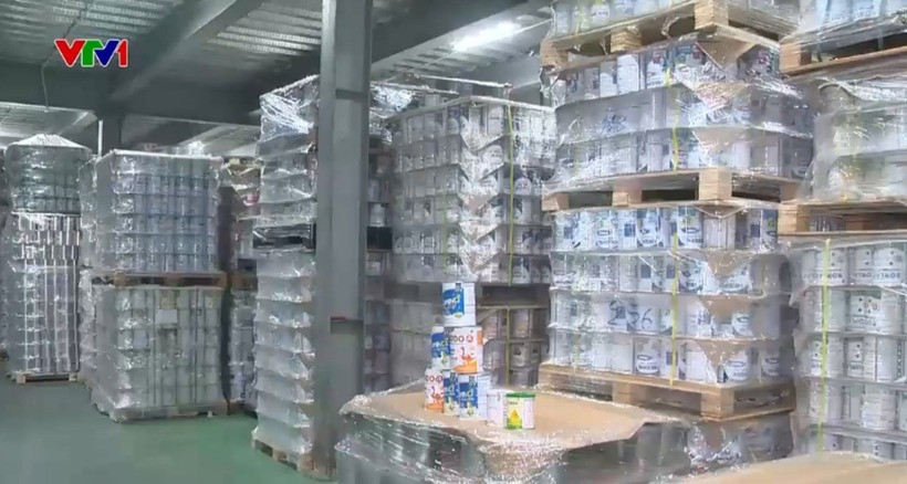 Gần 600 nhãn hiệu sữa giả bị phát hiện tại Hà Nội. (Ảnh: VTV)