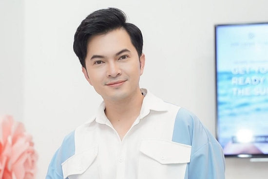 Nam ca sĩ kết hôn bí mật với bạn gái ngoài ngành, không ngại lên tiếng trước tin đồn về giới tính