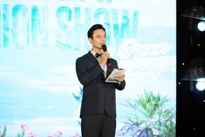 Minh Khắc hiện là người mẫu, MC khá đắt show.