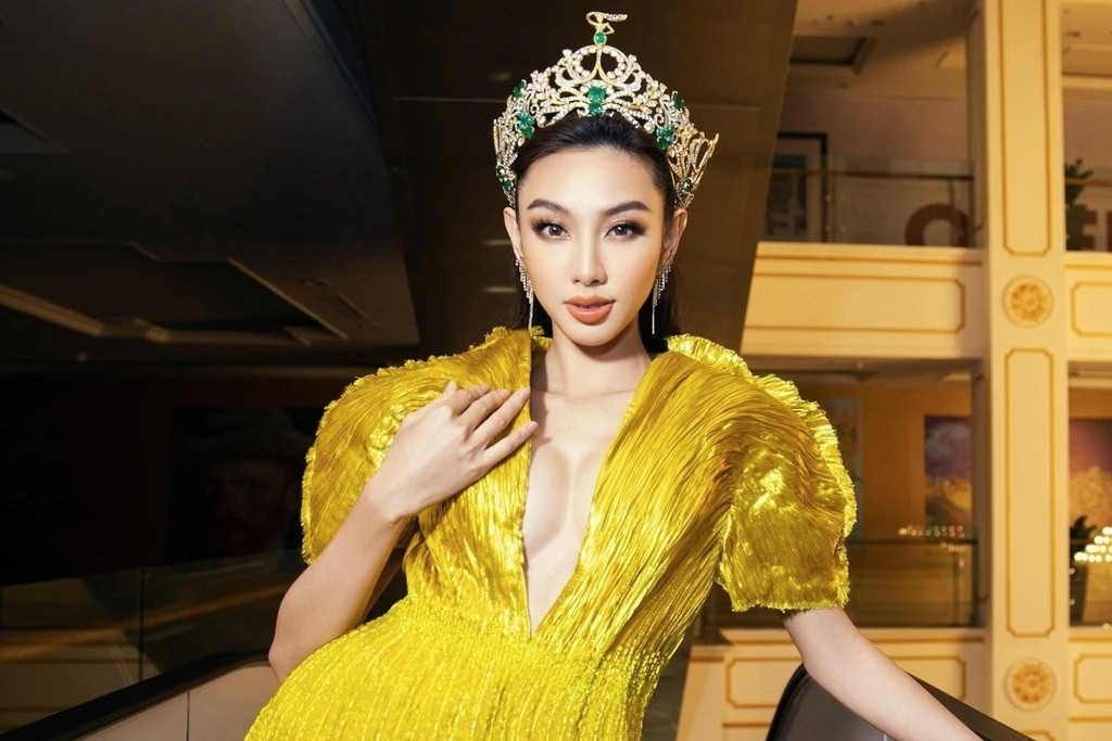 Ông Nawat show cận cảnh vương miện Miss Grand 12 tỷ còn tiết lộ bí mật về Thùy Tiên