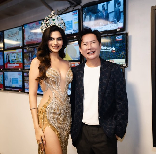 Ông Nawat show cận cảnh vương miện Miss Grand 12 tỷ còn tiết lộ bí mật về Thùy Tiên