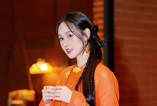 Anh Phạm: 'Chồng giỏi hơn tôi nhiều nên tôi phải cố gắng mỗi ngày'