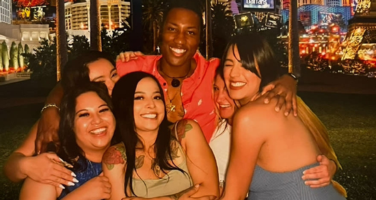 Chàng trai 30 tuổi chung sống hòa thuận cùng 5 'người vợ' và 11 đứa con