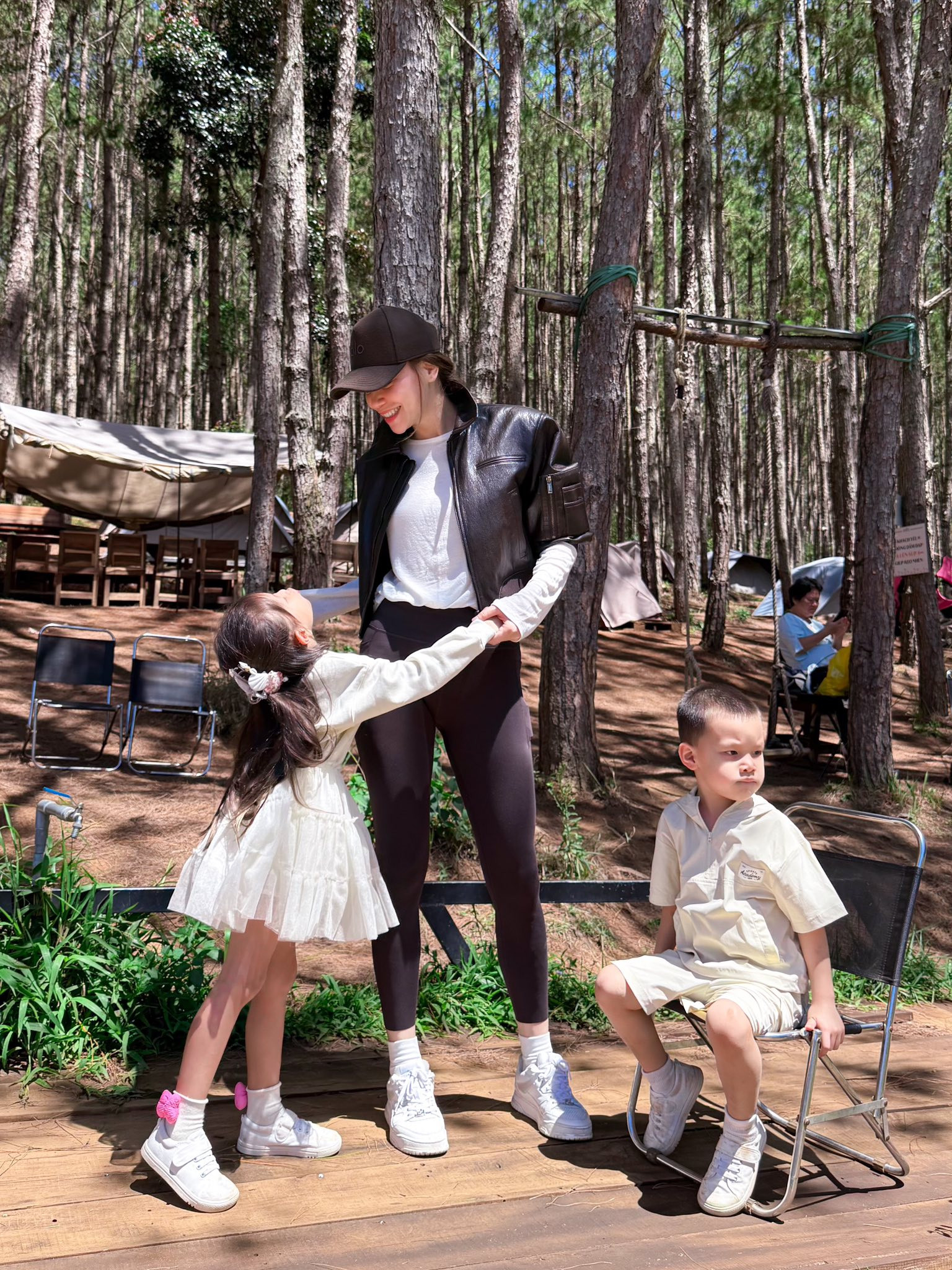 Con trai Hồ Ngọc Hà - Cường Đô la được Kim Lý đưa sang nước ngoài tìm trường mới- Ảnh 2.