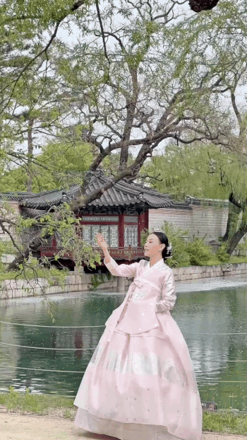Shark Bình đưa Phương Oanh 'hồi cung', netizen nhận xét 2 chữ về vợ chủ tịch ilovetikcomtiktokmedia0013c128173c73eebe7cdd90cb4ad7a1eae ezgifcom resize