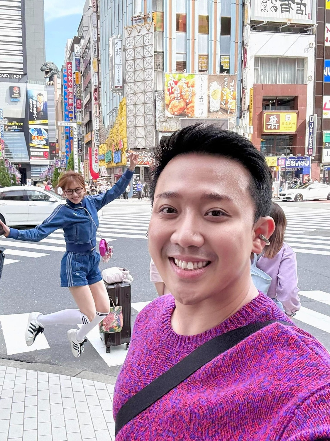 Trấn Thành đăng ảnh cằm nhọt hoắt nghi photoshop quá đà