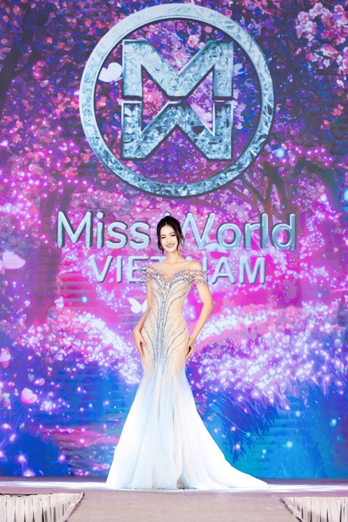 Cận cảnh trang phục dạ hội của Hoa hậu Ý Nhi tại Miss World 2025
