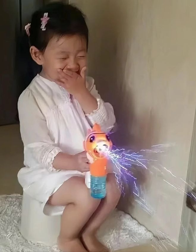 Con gái Từ Hy Viên đi chơi cùng mẹ kế một hành động nói rõ mối quan hệ