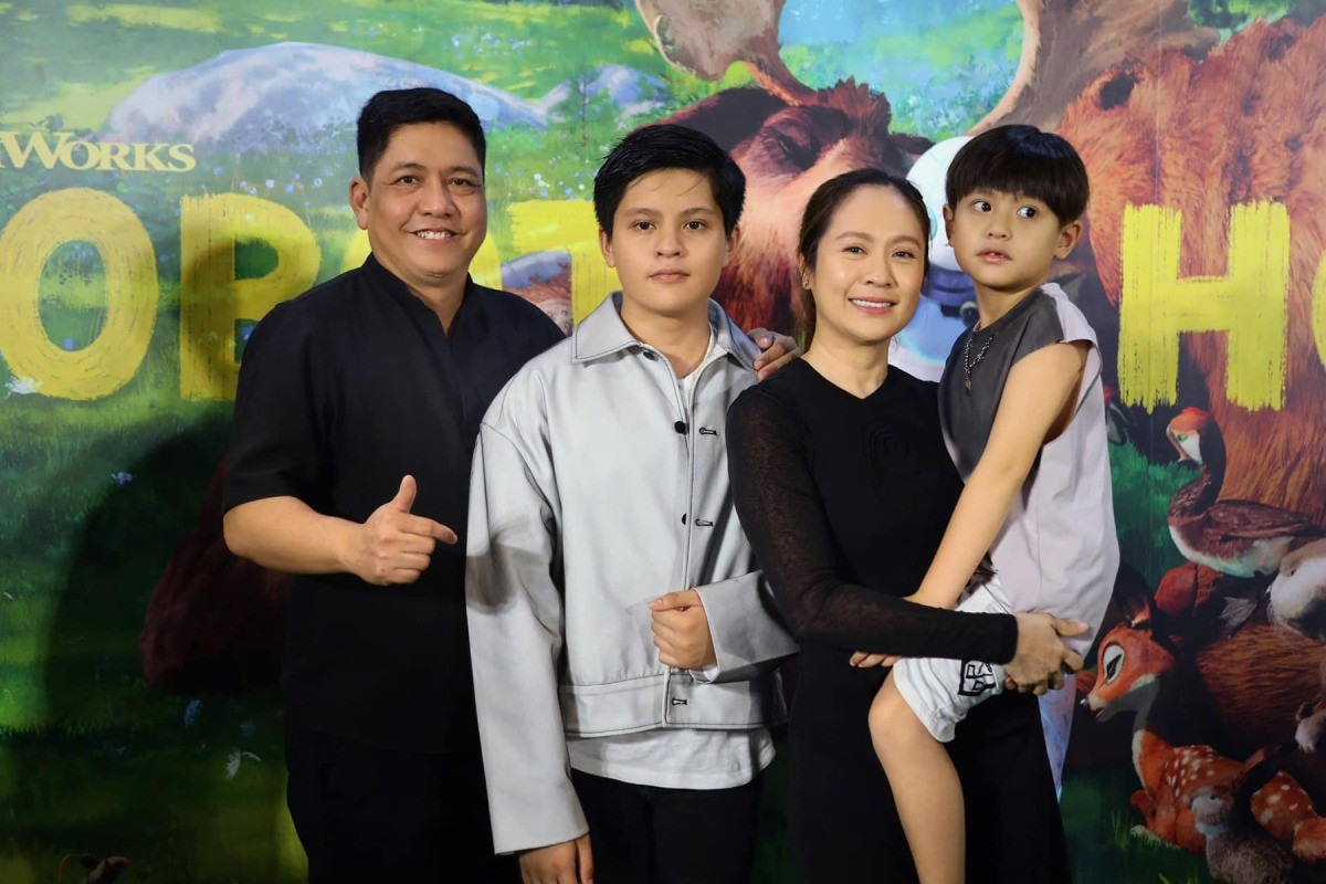 Con trai 16 tuổi của cặp đôi đình đám Vbiz khoe vẻ ngoài như tài tử