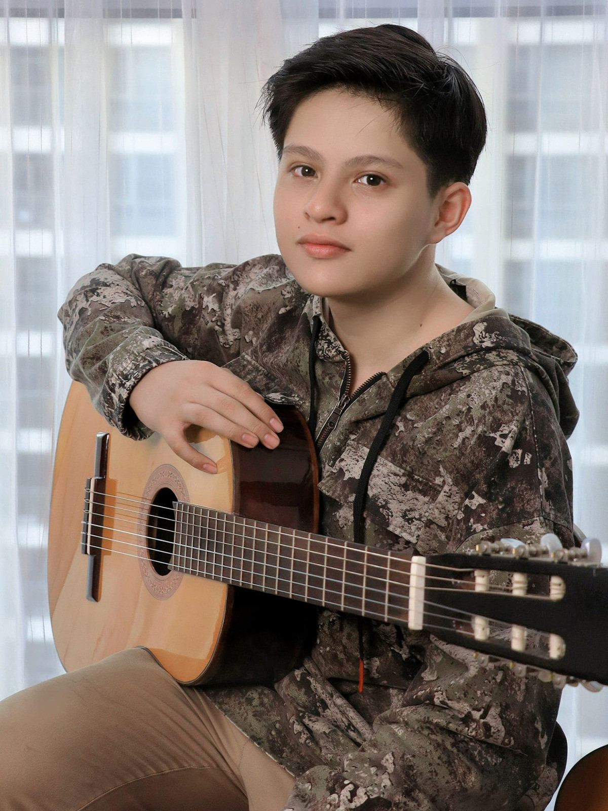 Con trai 16 tuổi của cặp đôi đình đám Vbiz khoe vẻ ngoài như tài tử