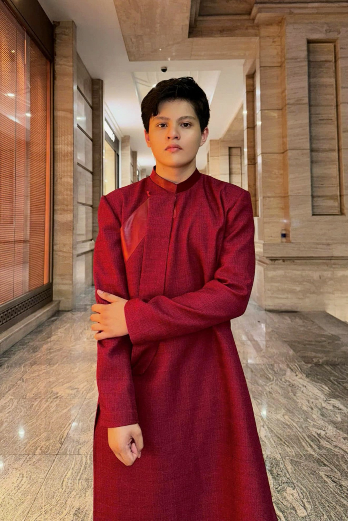 Con trai 16 tuổi của cặp đôi đình đám Vbiz khoe vẻ ngoài như tài tử