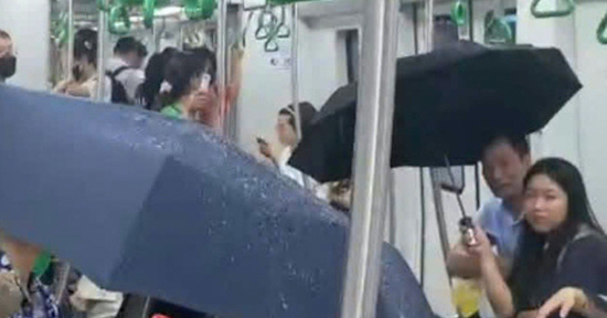 Đoàn kiểm tra phát hiện nhiều lan can kính nghiêng, đổ ở Metro Cát Linh - Hà Đông