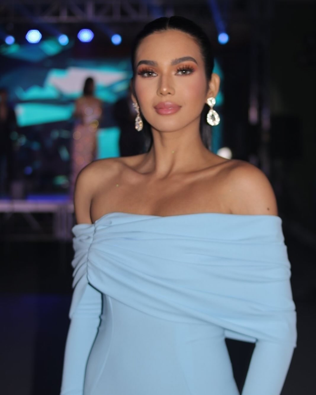 Sắc vóc á hậu được đôn lên làm Hoa hậu Hòa bình ảnh 23