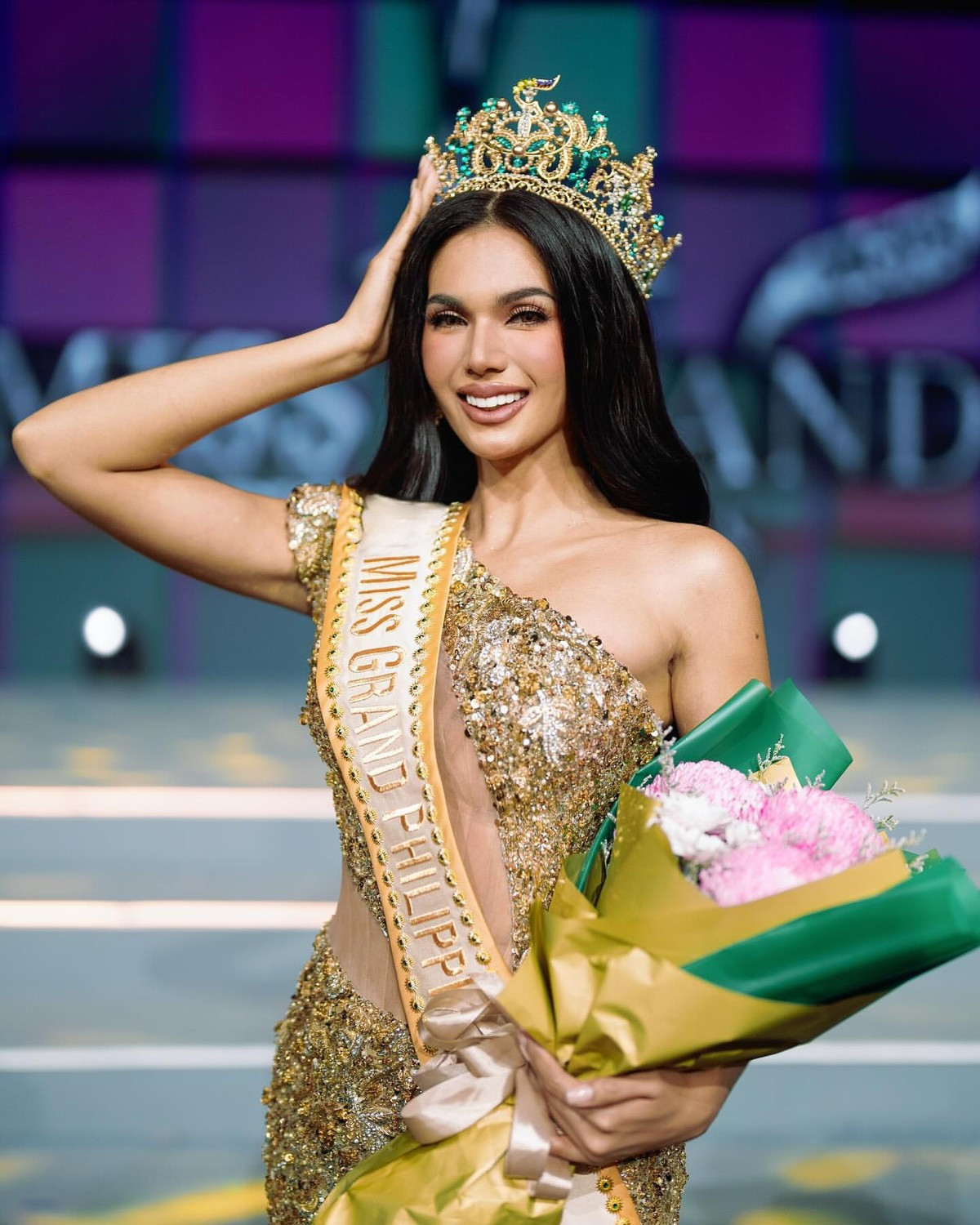 Sắc vóc á hậu được đôn lên làm Hoa hậu Hòa bình ảnh 1