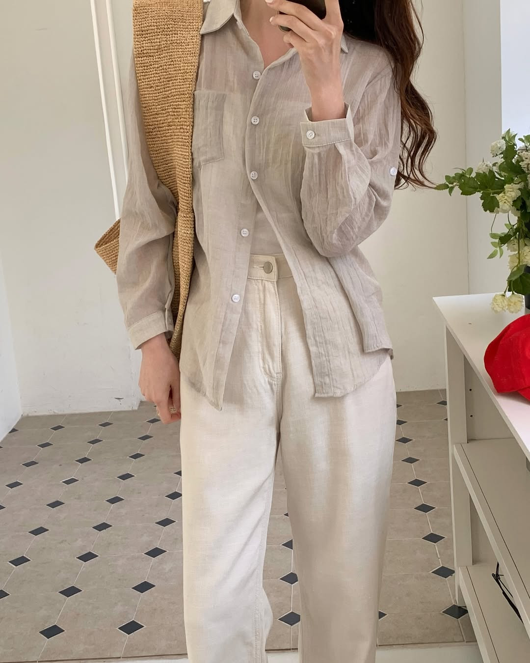 Thời tiết mát mẻ, tranh thủ diện ngay sơ mi vải voan vừa mỏng mát lại dễ mix đủ kiểu- Ảnh 3.