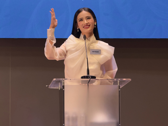 Trượt toàn bộ giải phụ, Ý Nhi còn cơ hội tại Miss World 2025?