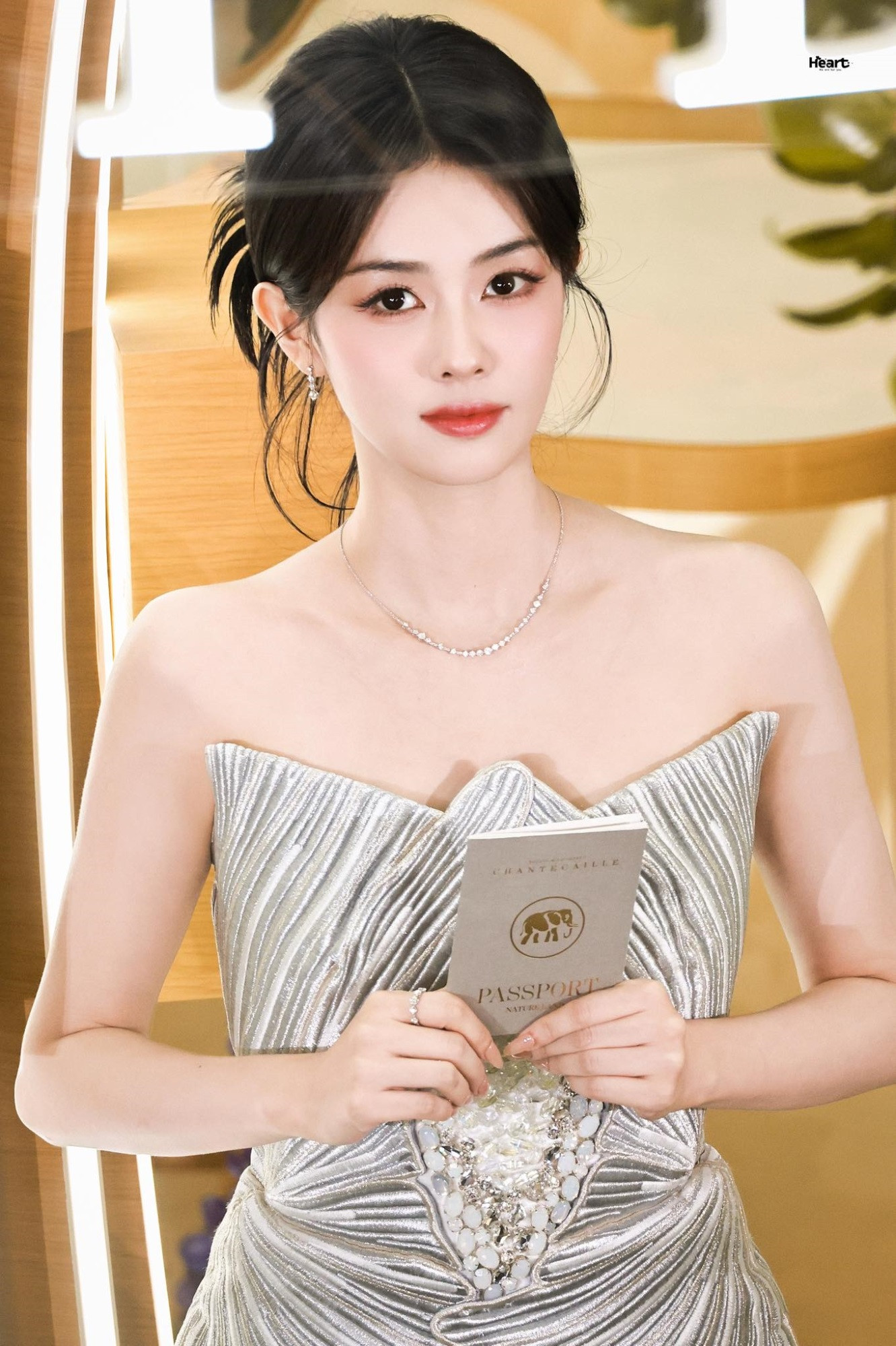 Bạch Lộc bất ngờ được chia sẻ chóng mặt trên mạng xã hội nhờ 'đôi mắt'? - Ảnh 4