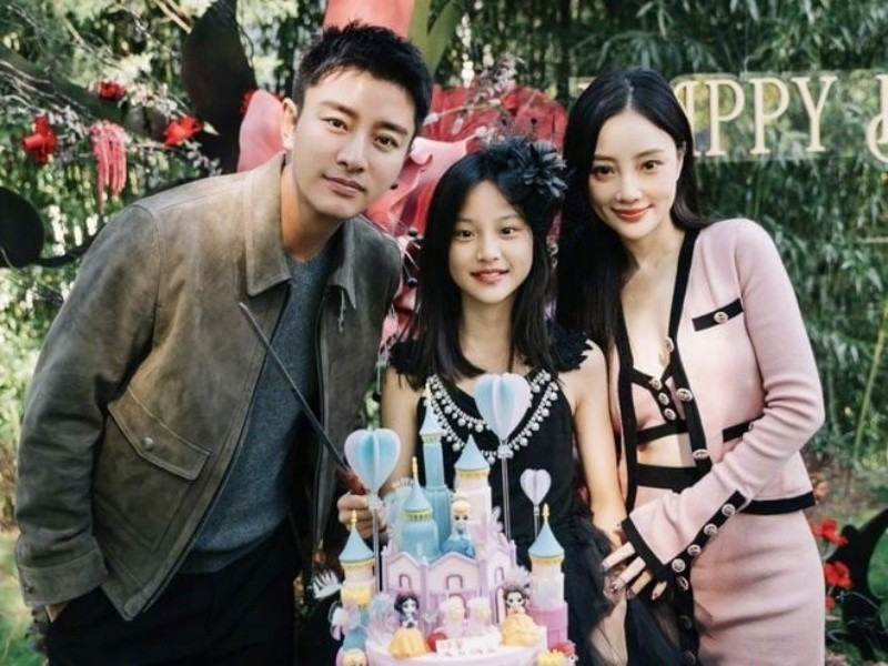 Ảnh hậu ngoại tình xuất hiện bên chồng cũ nghi vấn tái hợp