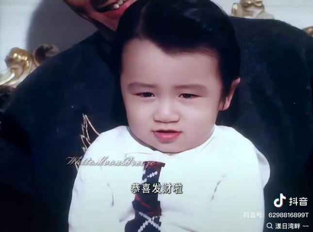 Ảnh Tạ Đình Phong với mẹ hoa hậu 'gây sốt' cõi mạng, đẳng cấp sau 25 năm - Ảnh 5