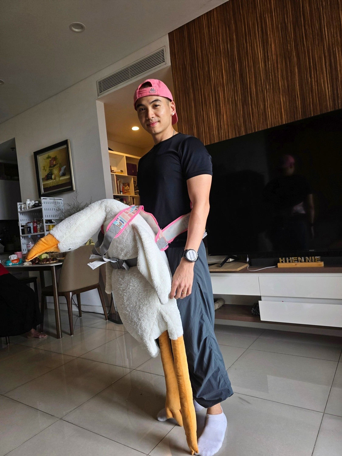 Chồng HHen Niê sẵn sàng làm ông bố bỉm sữa