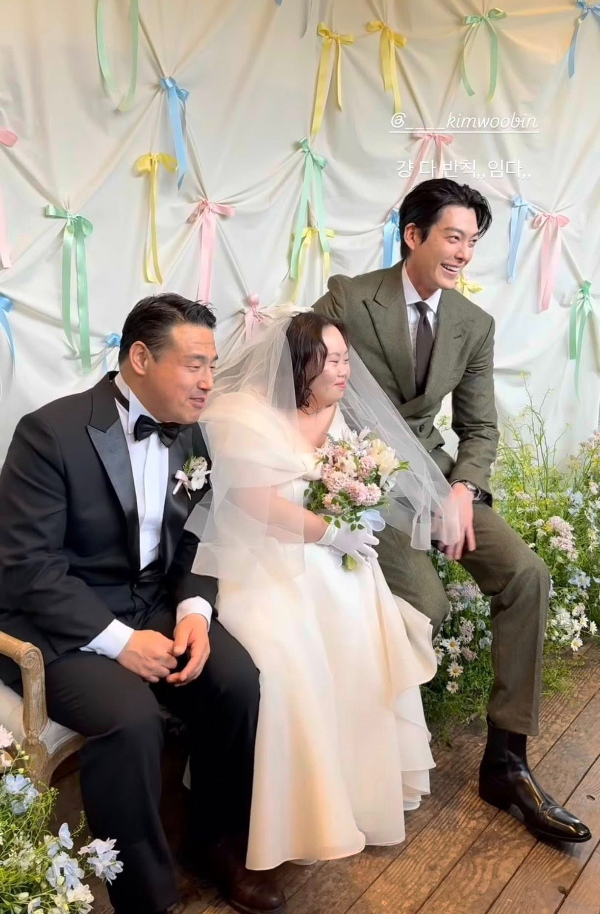 Đám cưới như cổ tích của nữ diễn viên mắc bệnh down