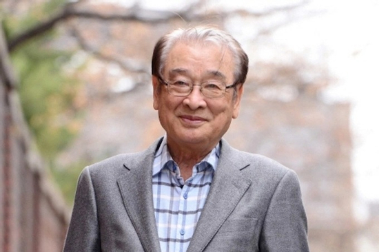 'Ông nội quốc dân' Lee Soon-jae sức khỏe suy yếu, đi lại khó khăn