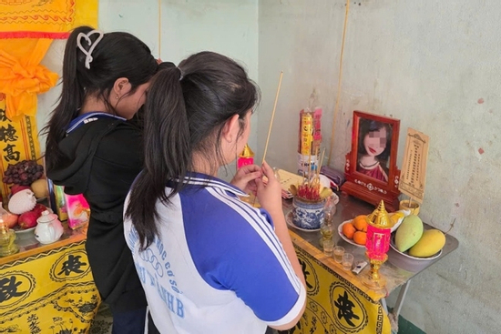 2 bạn học kể lại diễn biến vụ nữ sinh tử vong ở Vĩnh Long: Xe tải gây tai nạn chiếm hết đường