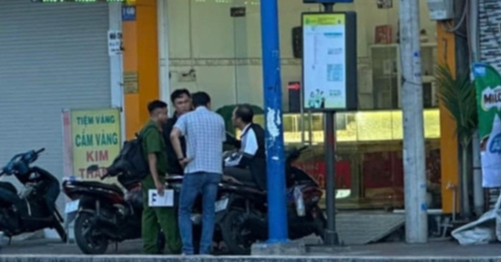 2 đối tượng cướp tiệm vàng ở TPHCM bị bắt sau 5 giờ gây án