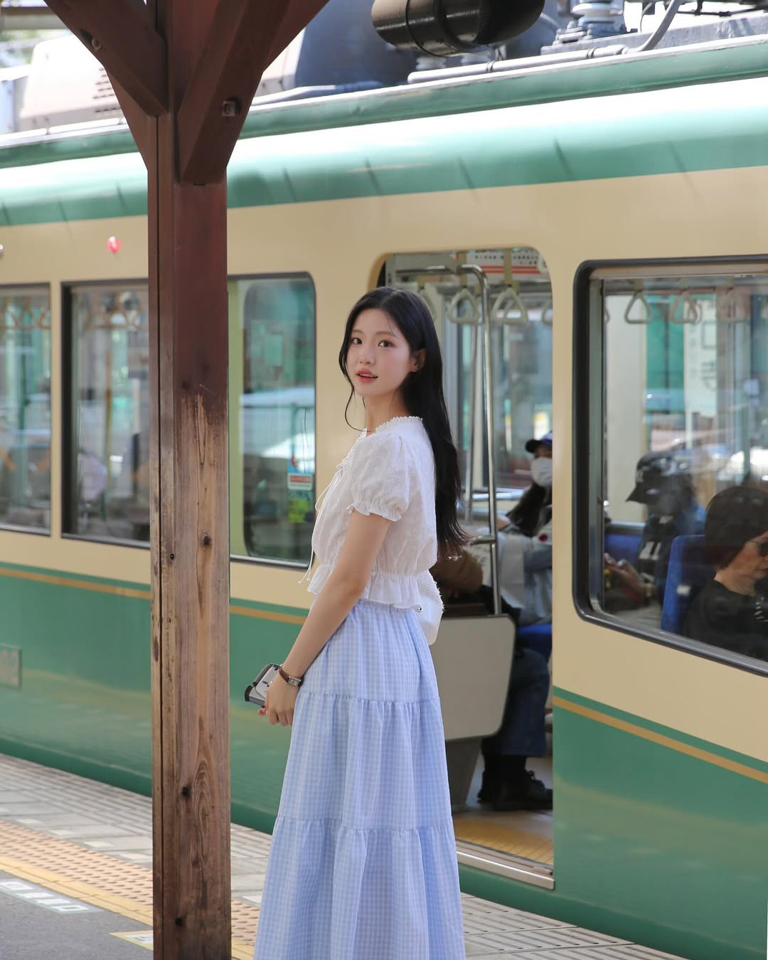 4 kiểu chân váy giúp phụ nữ Hàn trông trẻ hơn 5 tuổi- Ảnh 3.