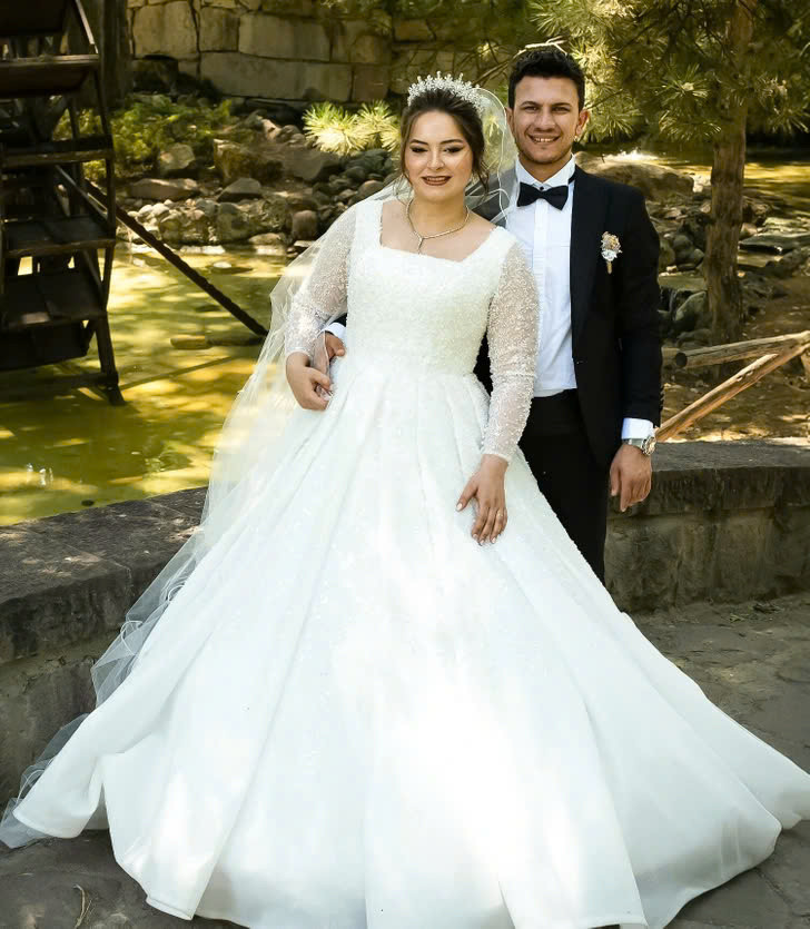 8 mẫu váy cưới cổ điển đang thịnh hành năm 2025 - Ảnh 7