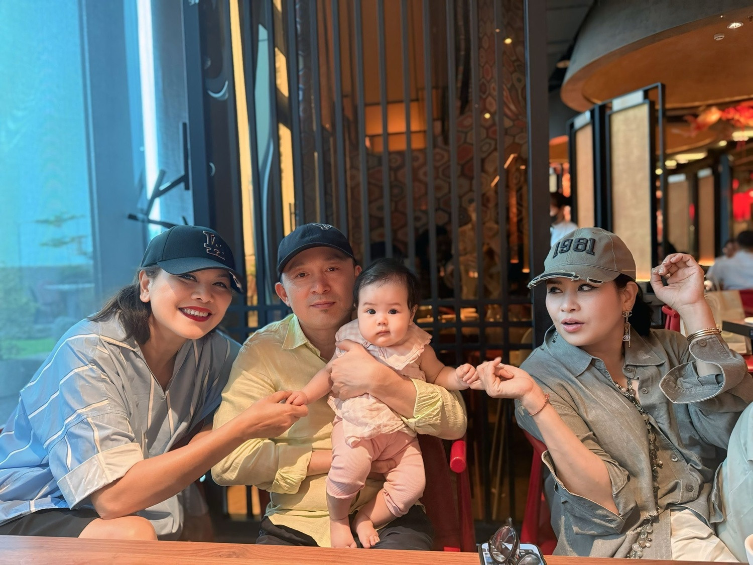 Bức ảnh hé lộ mối quan hệ giữa NSND Thanh Lam và người tình của chồng cũ