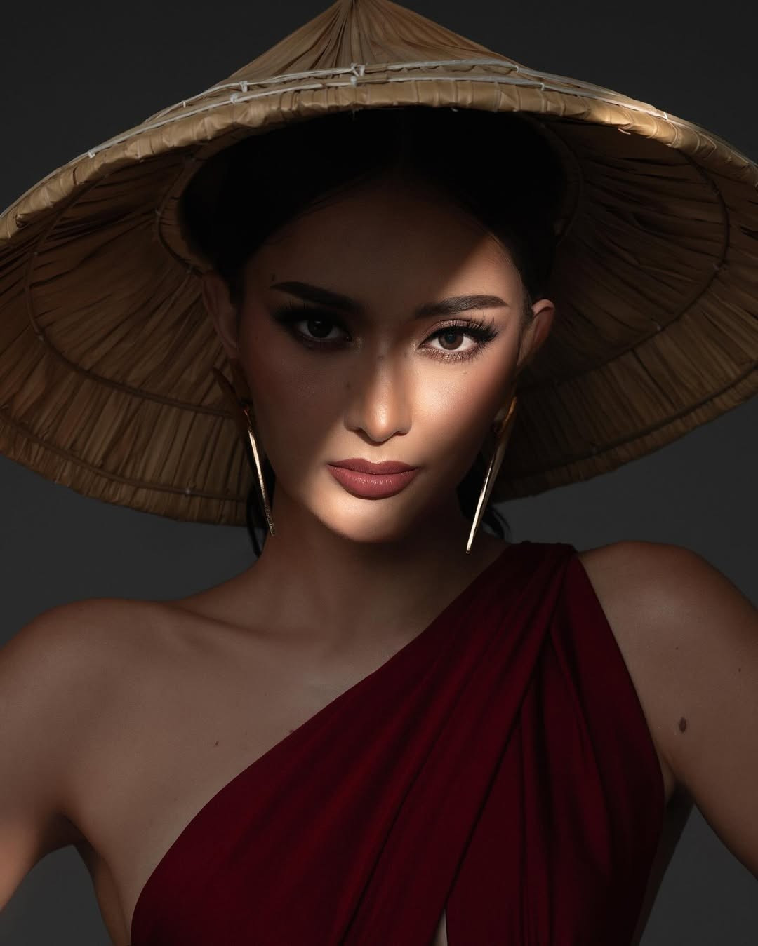 Cô gái 5 lần thi sắc đẹp đăng quang Hoa hậu Hoàn vũ Philippines ảnh 16