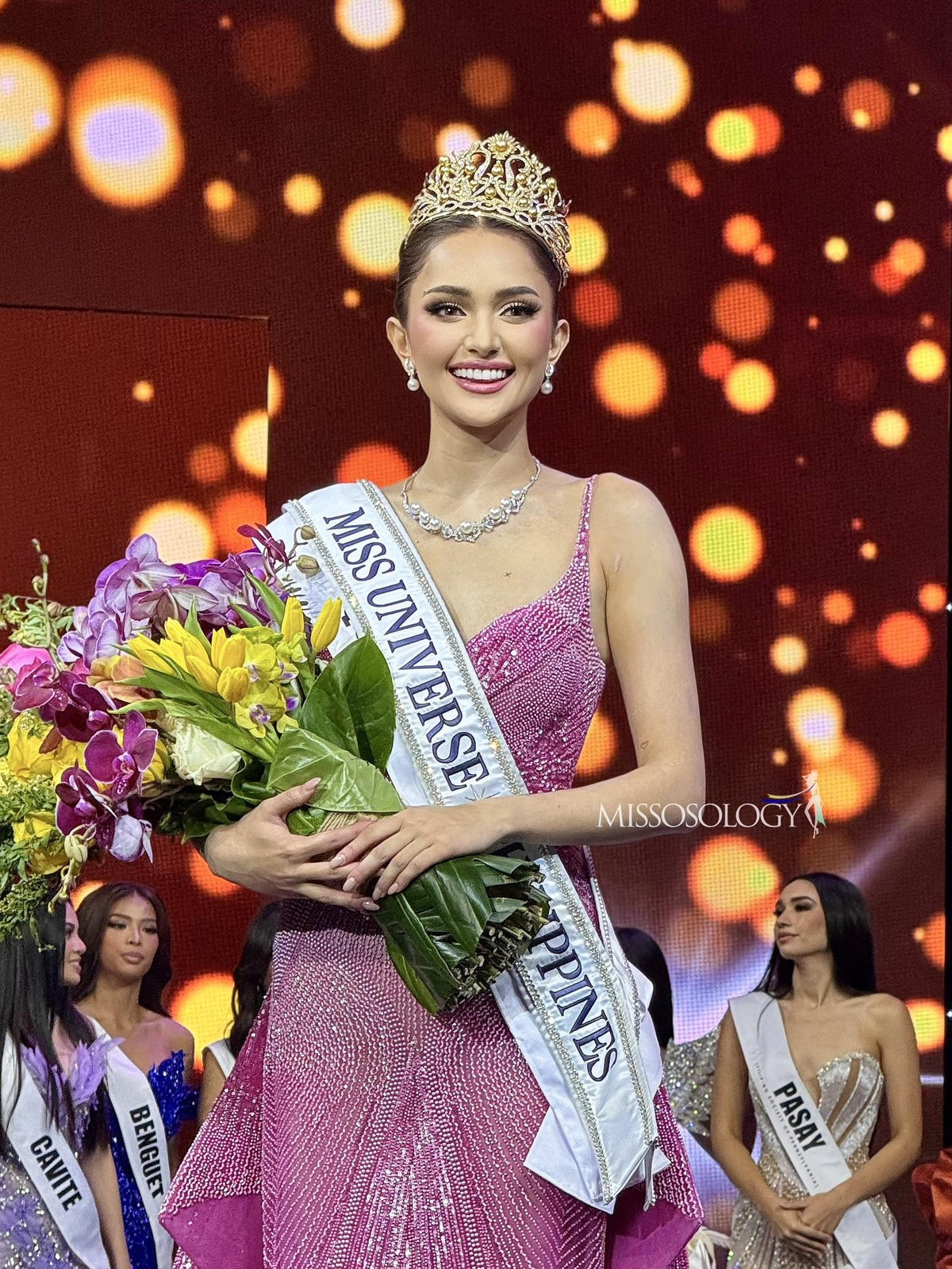 Cô gái 5 lần thi sắc đẹp đăng quang Hoa hậu Hoàn vũ Philippines ảnh 1