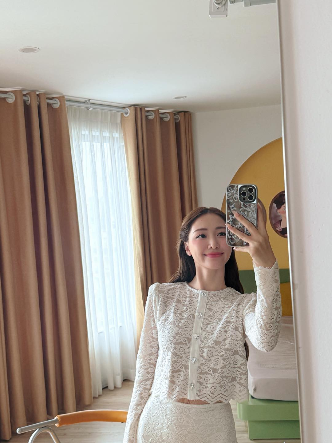 4 năm sinh bé Bo Hòa Minzy vẫn bị soi vết rạn bụng nhăn nheo lộ rõ