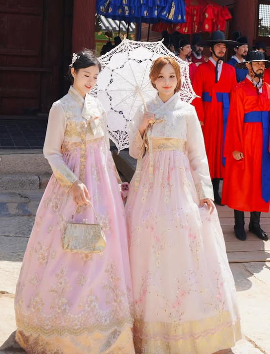 Huyền Baby hiếm hoi cho em gái ruột lên sóng dung mạo như sinh đôi