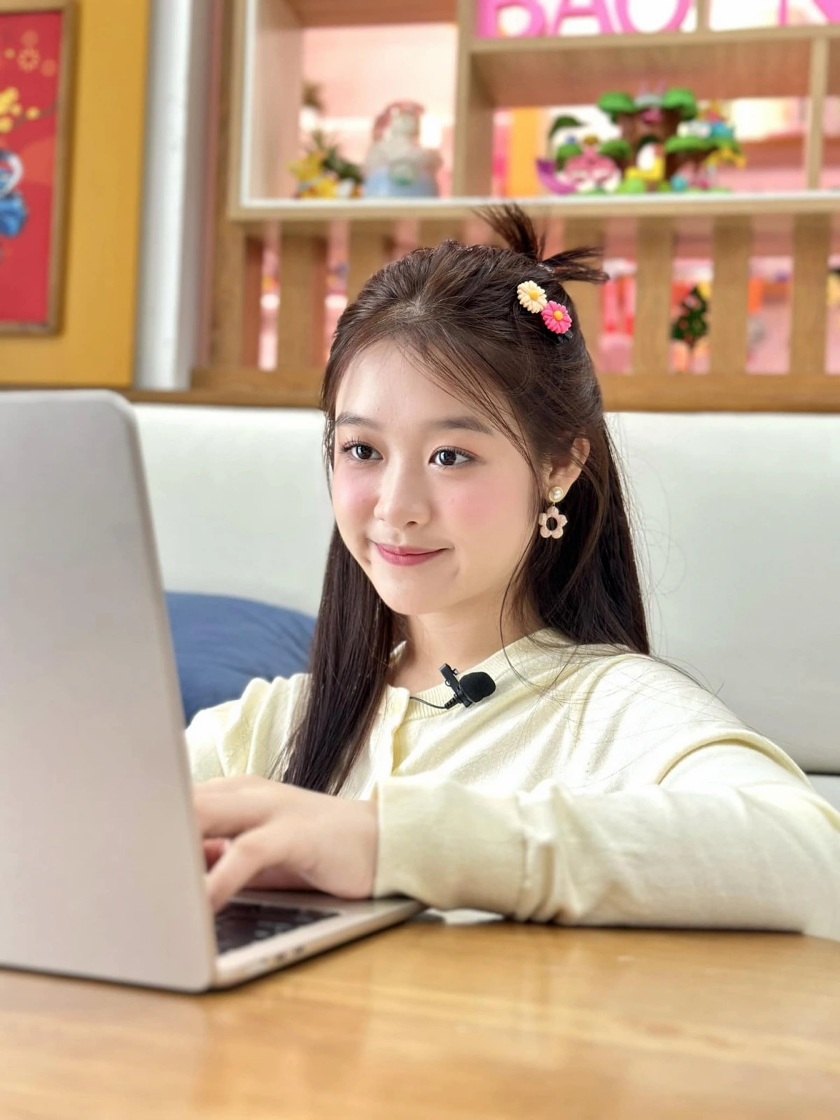 nhan sac nu dien vien 17 tuoi dong lat mat 8 cua ly hai hinh anh 17